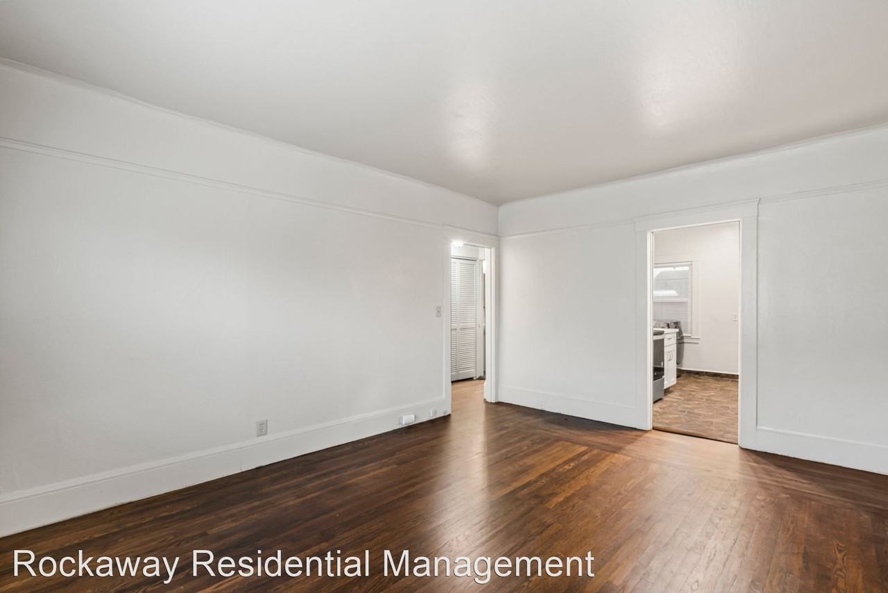1210 Carmelita Ave - Photo 3 of 20