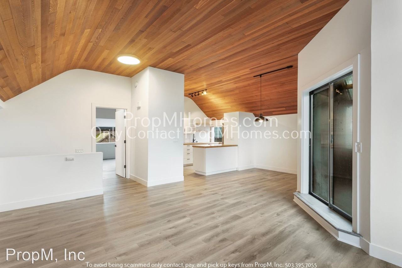 1962 Se Eagle St - Photo 2 of 35