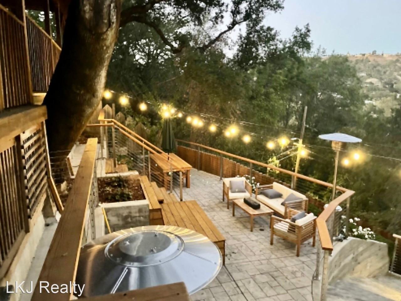 Gorgeous Hillside View, Modern Flat - Photo 3 of 38