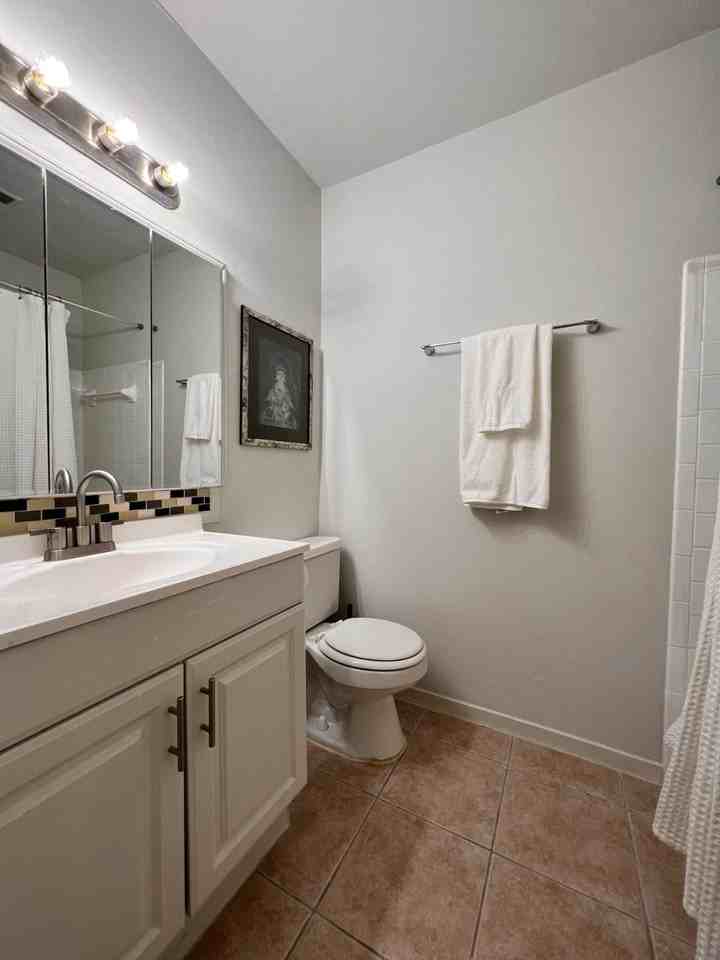 306 Hawthorne - Photo 4 of 16