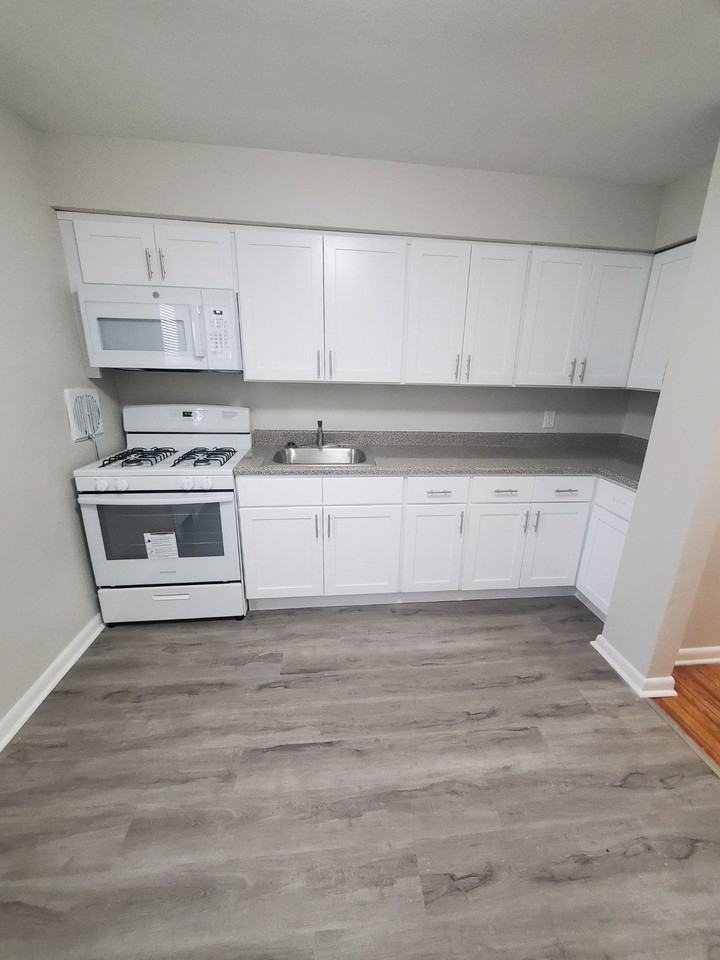 F & A Main Apartments - Photo 5 of 12