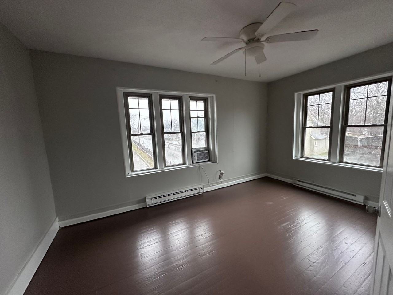 300-302 S 12th St - Photo 2 of 5