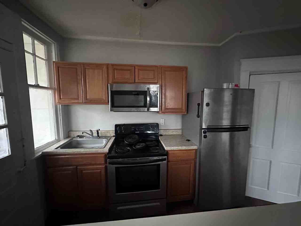 300-302 S 12th St - Photo 3 of 5