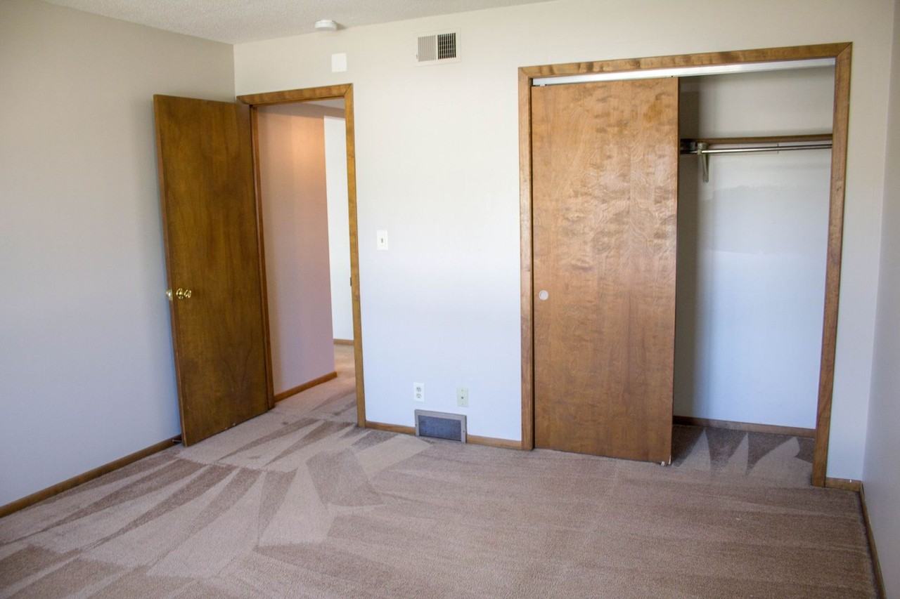 Canterbury-8 Apts. - Photo 5 of 18