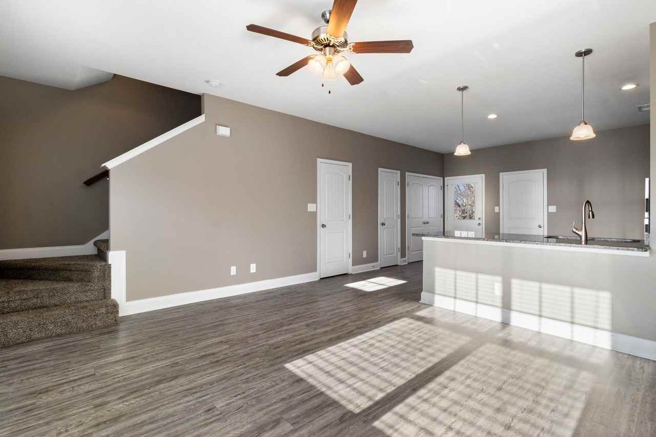 909 Charlotte St - Photo 5 of 20
