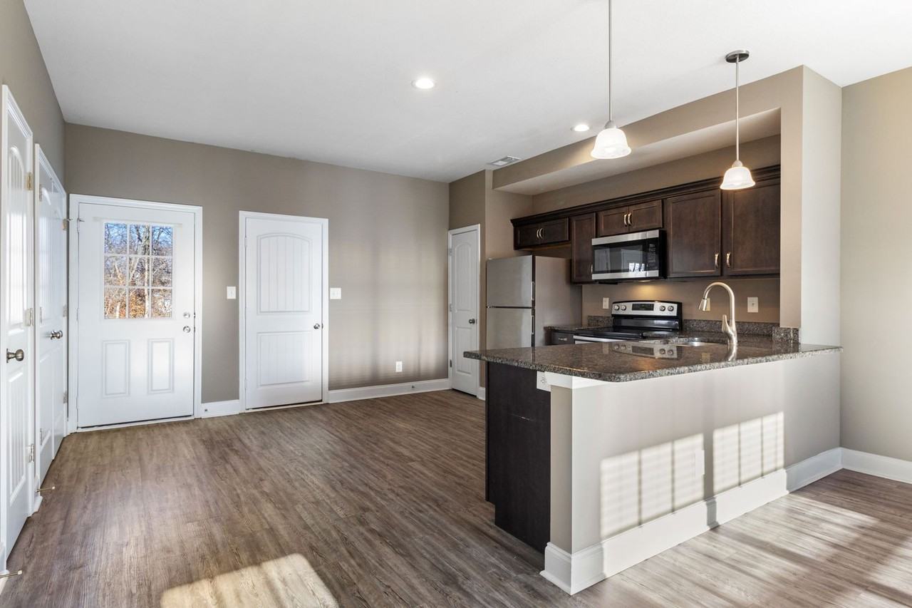 909 Charlotte St - Photo 6 of 20