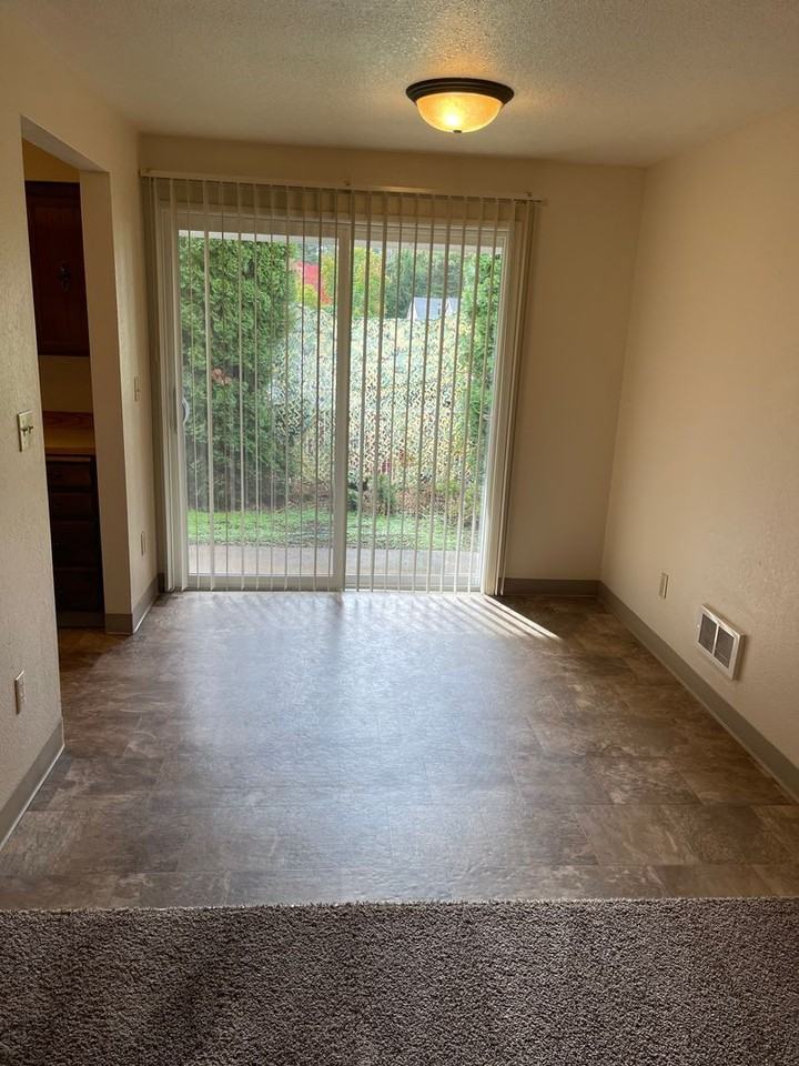 027-Candalaria Plaza - Photo 4 of 8