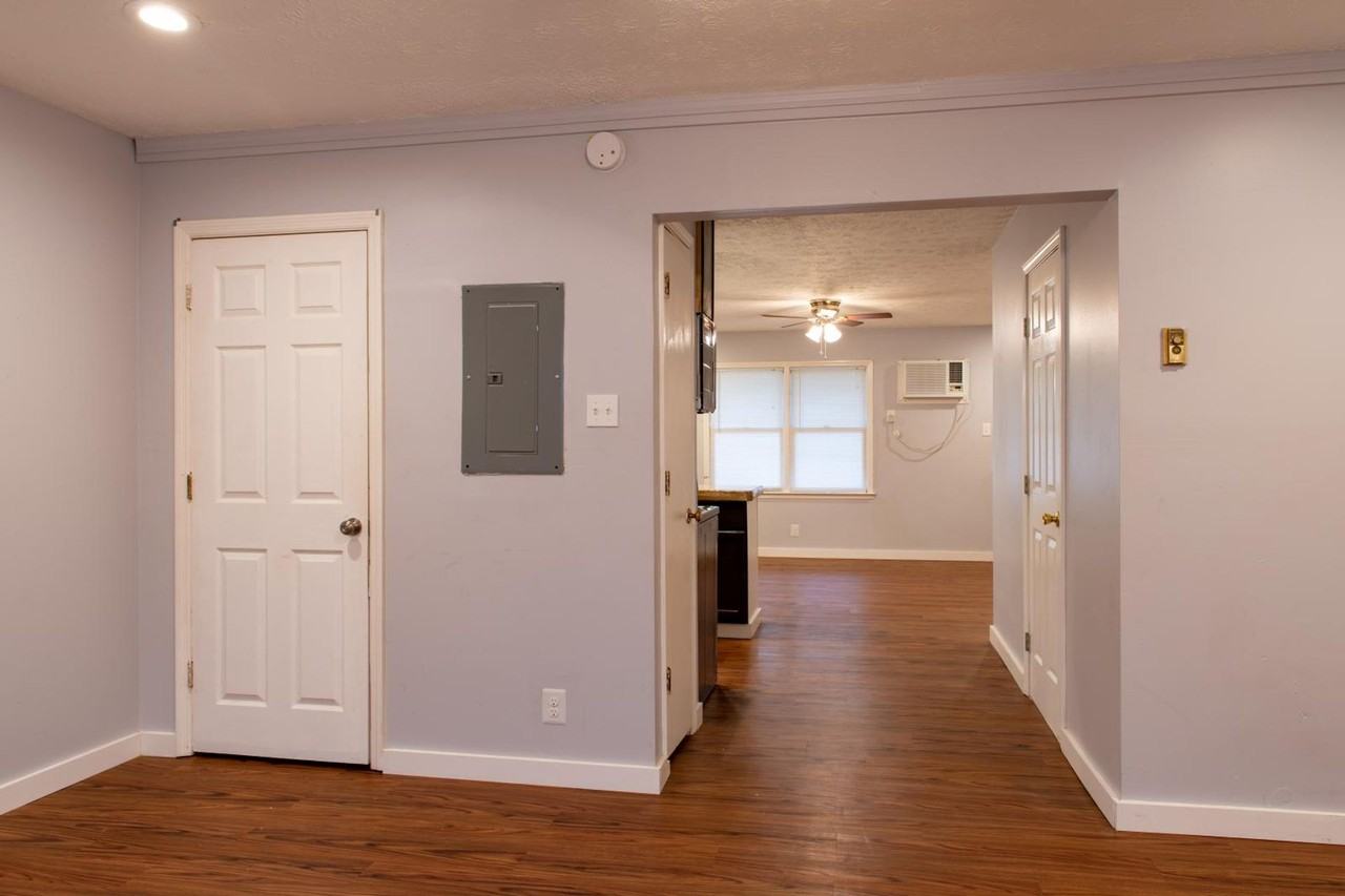 Carriage House Apartments - Photo 2 of 9