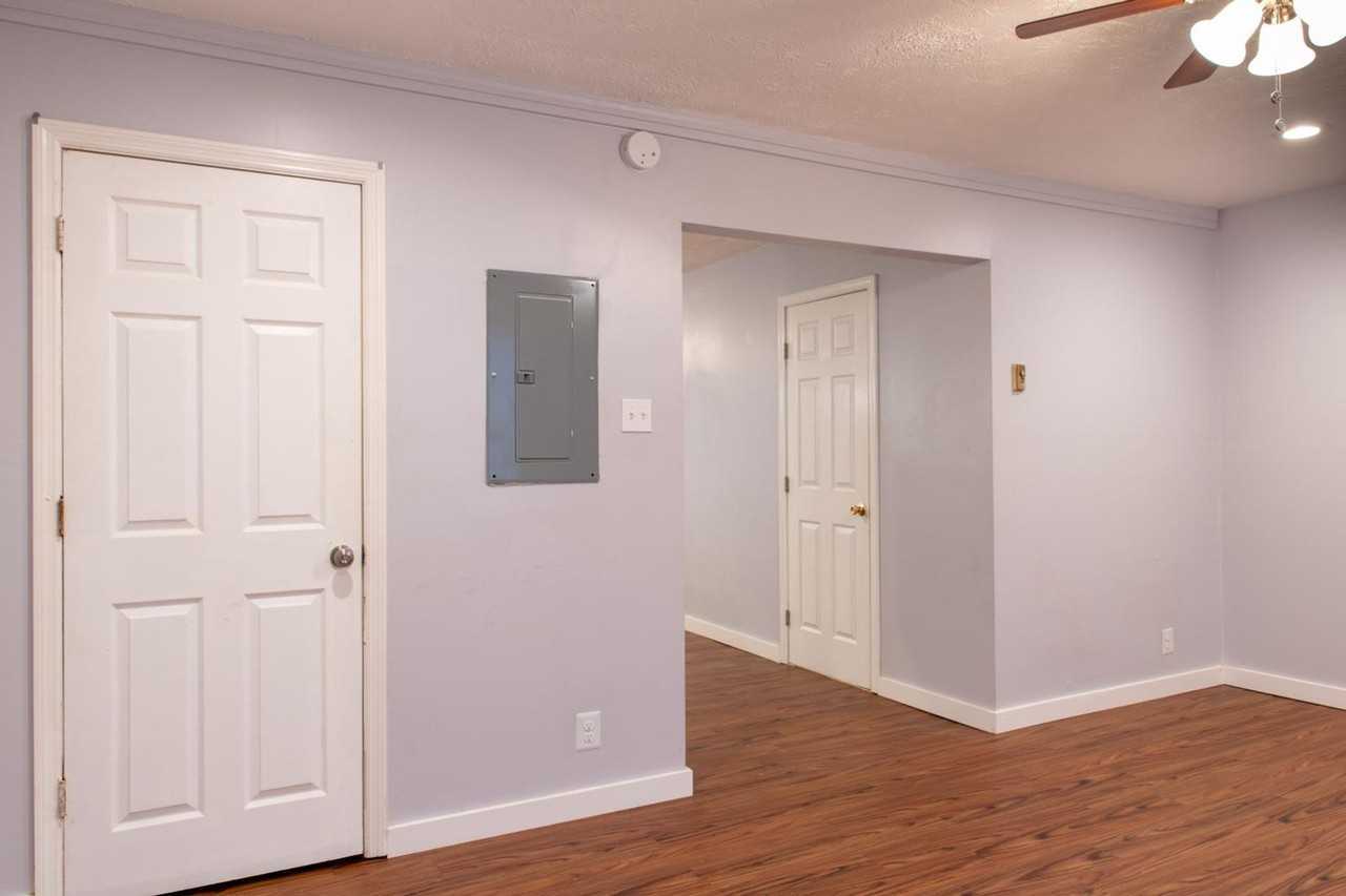 Carriage House Apartments - Photo 3 of 9