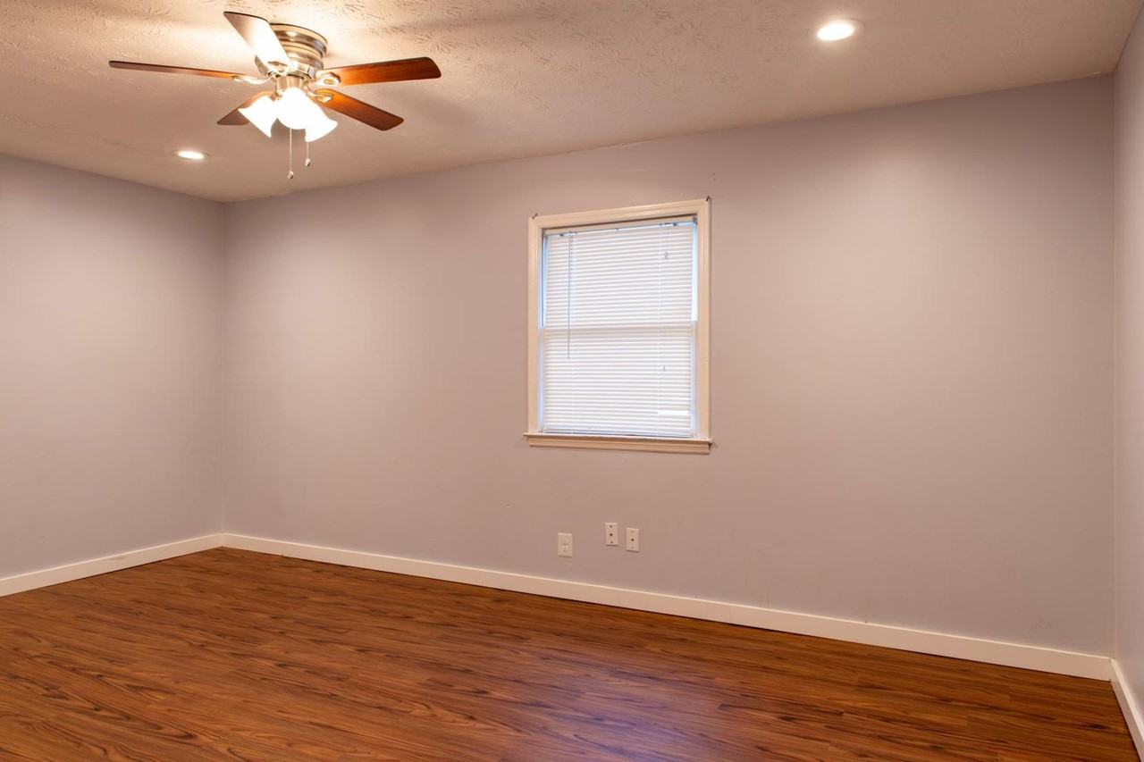 Carriage House Apartments - Photo 4 of 9