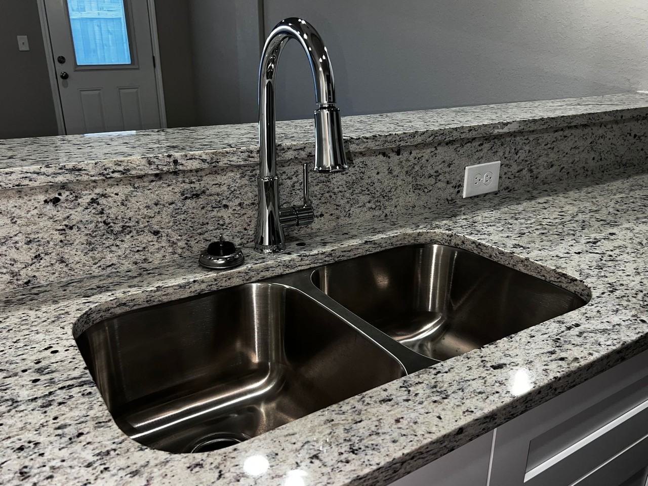 7109 Georgeann Dr - Photo 4 of 35