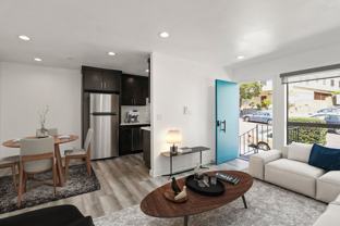 900 W College Street apartments - Photo 1 of 1