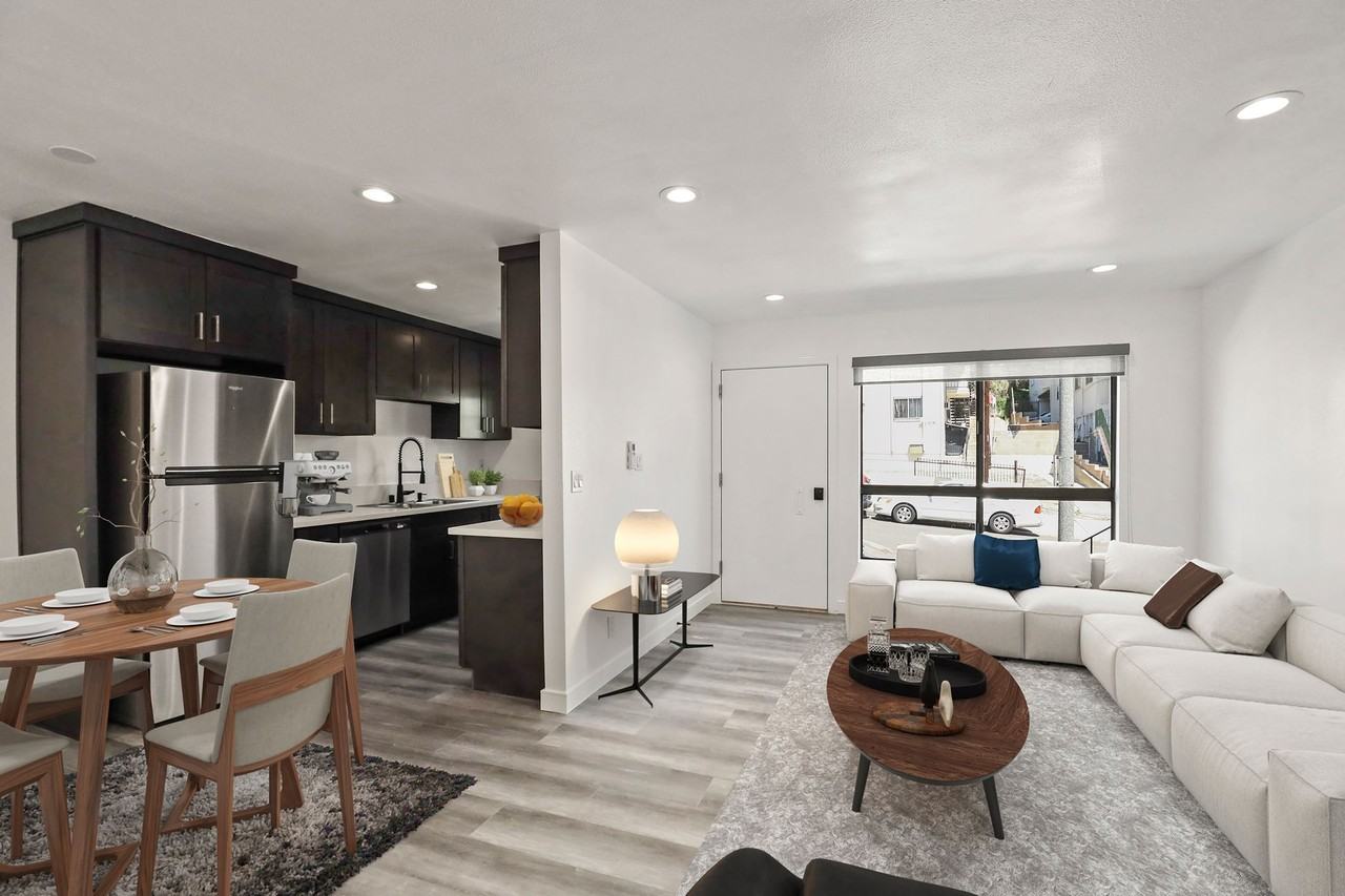 900 W College Street apartments - Photo 5 of 22