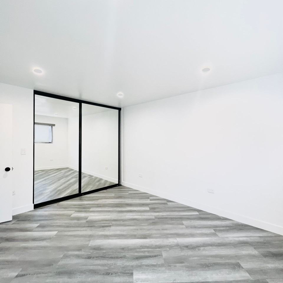 900 W College Street apartments - Photo 6 of 22