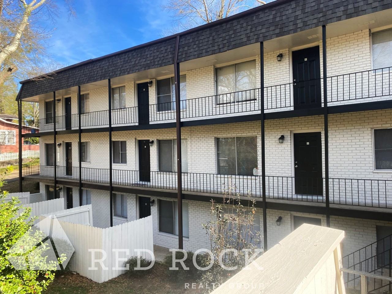 Embassy Court Apartments - Photo 5 of 7