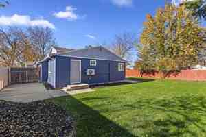 featured image of 3718 W Custer Dr