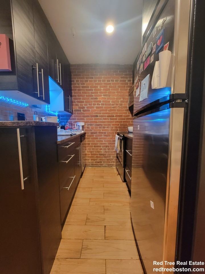 1203 Beacon St #1 - Photo 4 of 20
