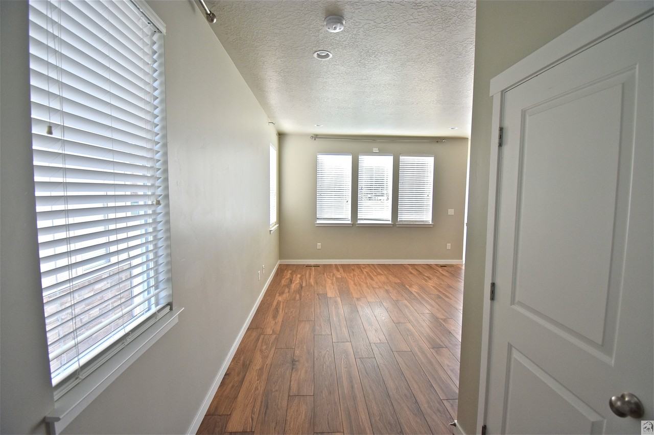 12836 S New Rowley Ln - Photo 2 of 32