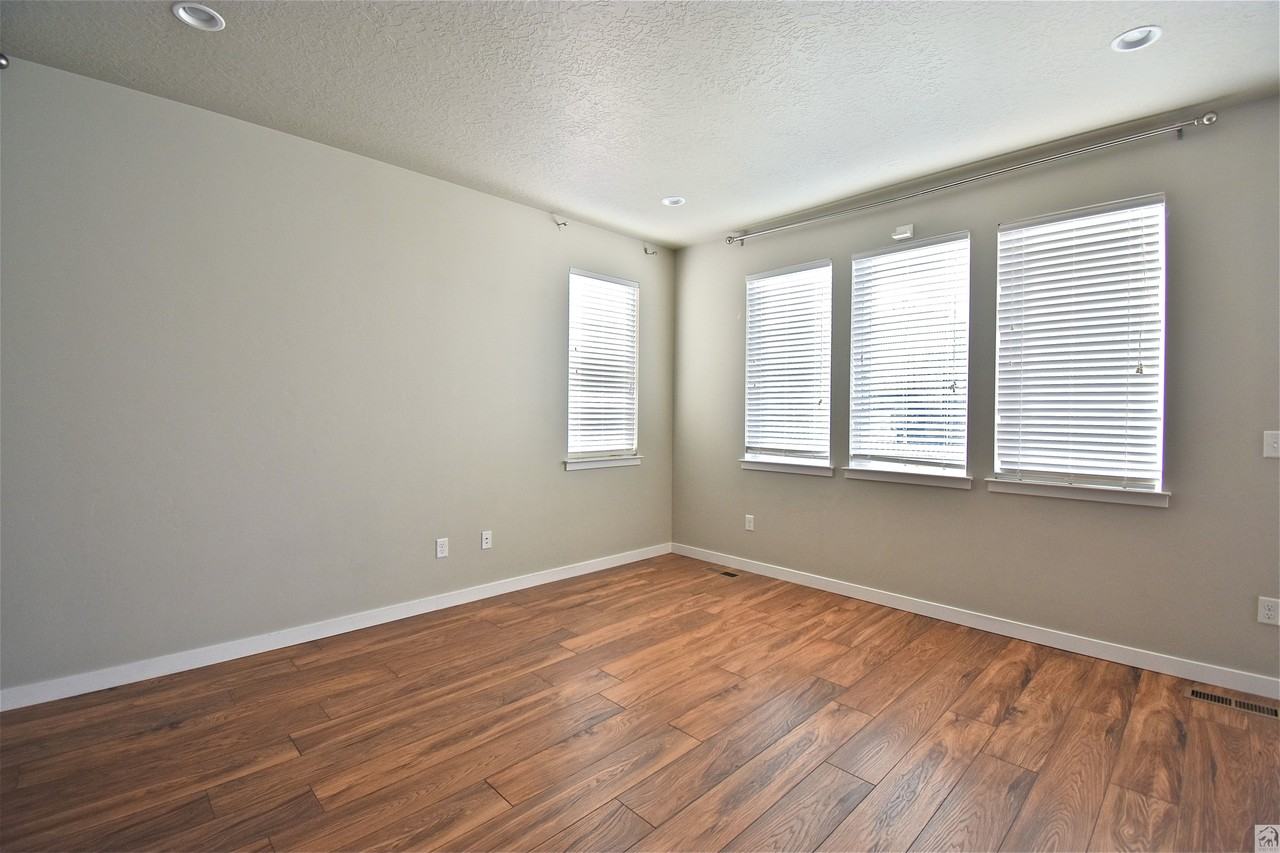 12836 S New Rowley Ln - Photo 3 of 32