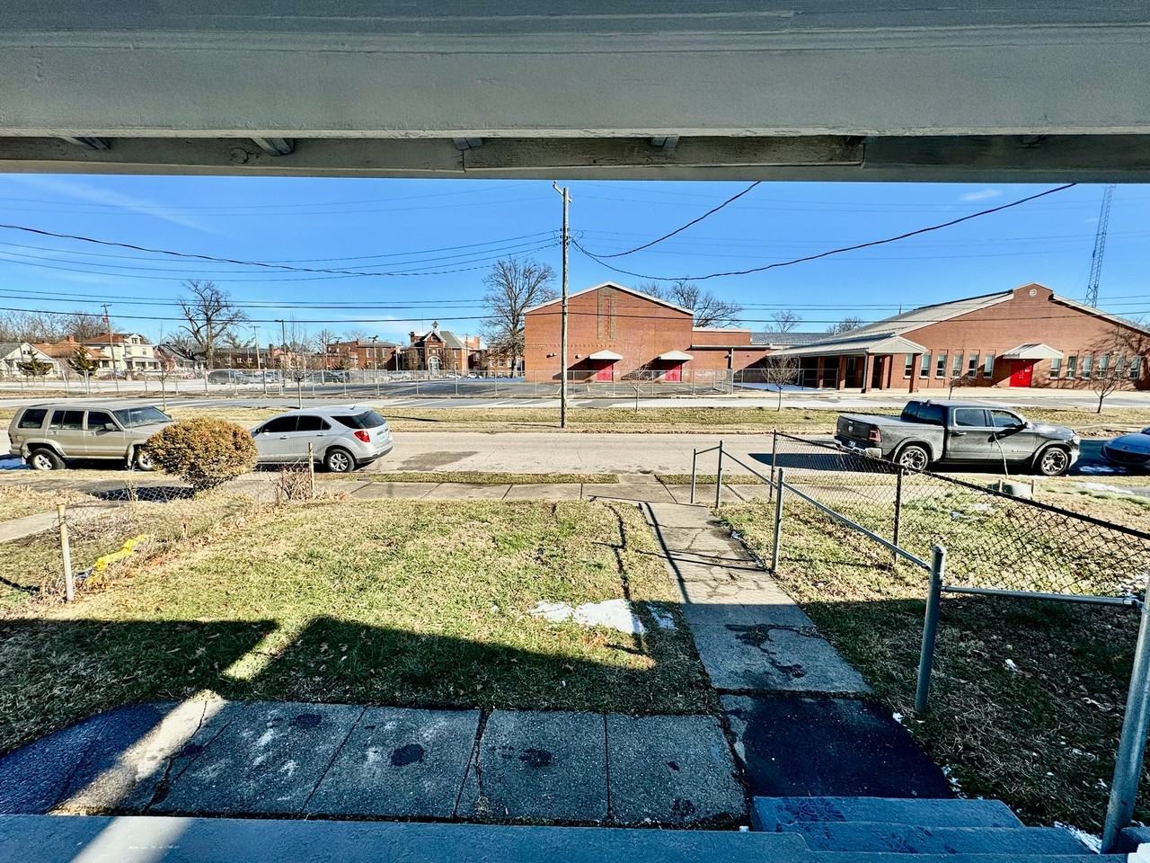 1318 Hemlock St - Photo 3 of 16