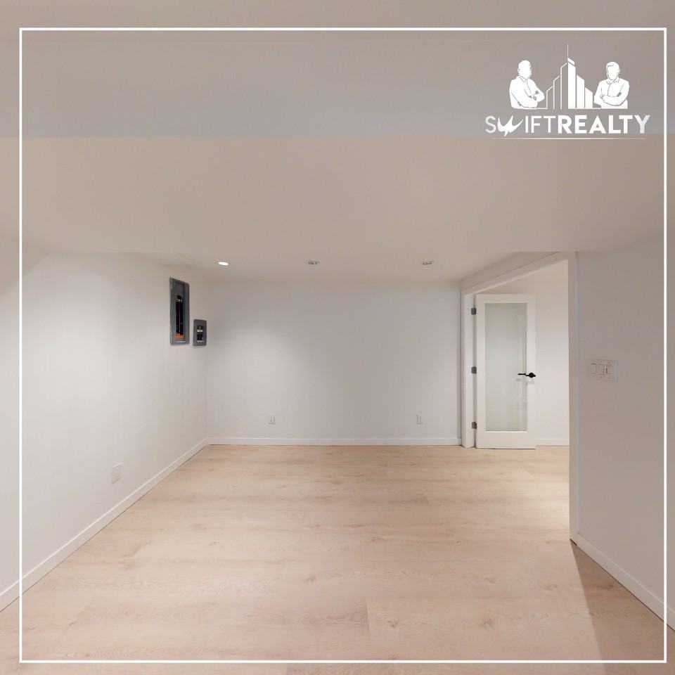 1270 Derwent Cres - Photo 2 of 7