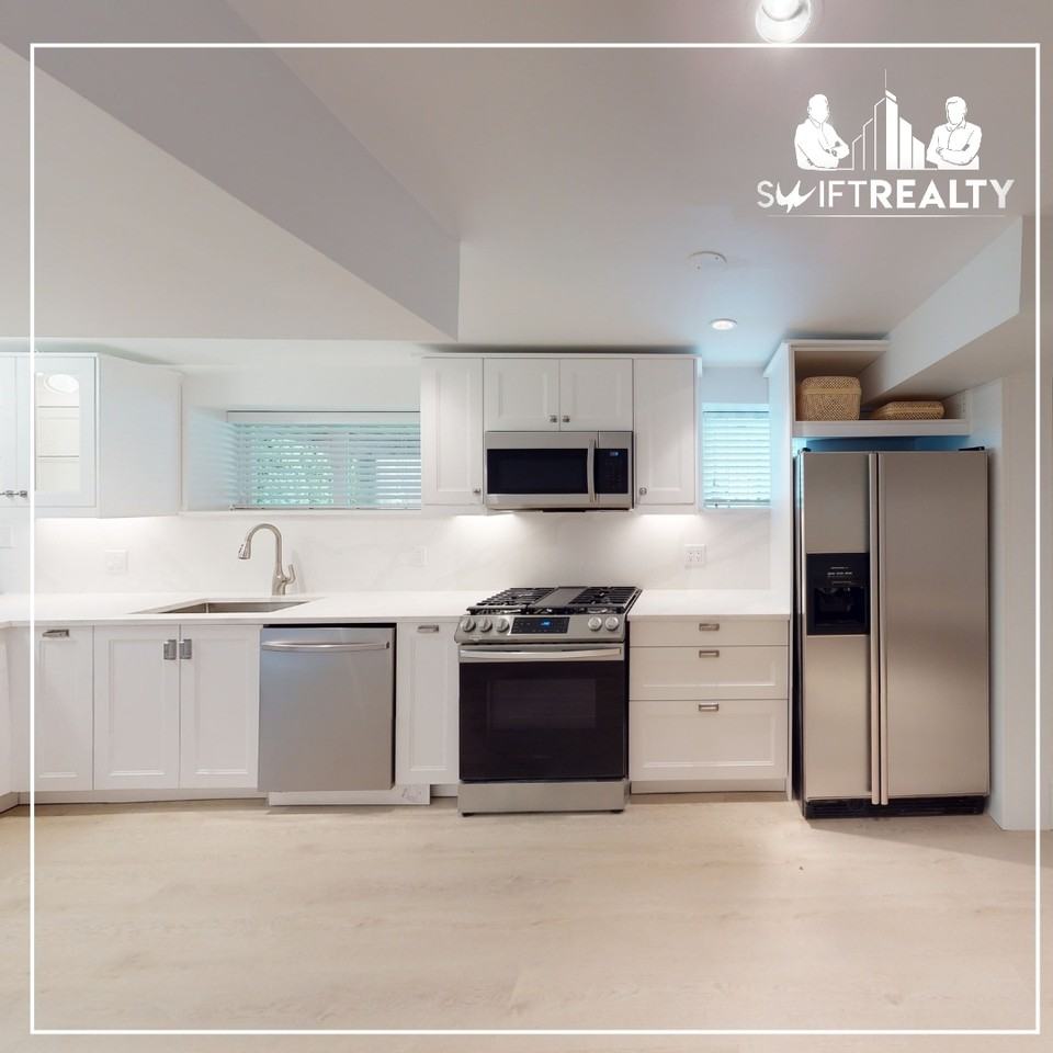 1270 Derwent Cres - Photo 3 of 7