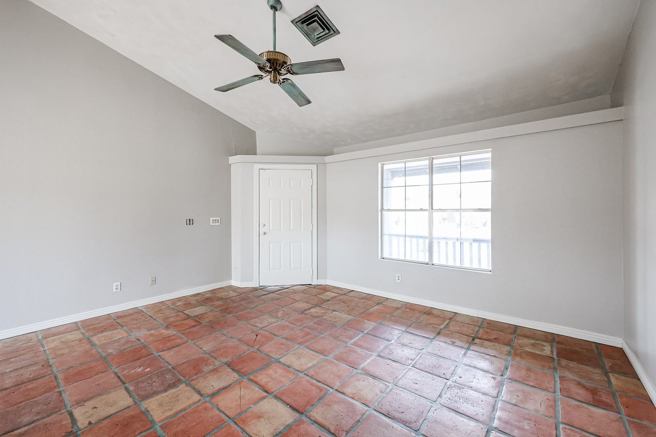 18433 N 56th Dr - Photo 5 of 25