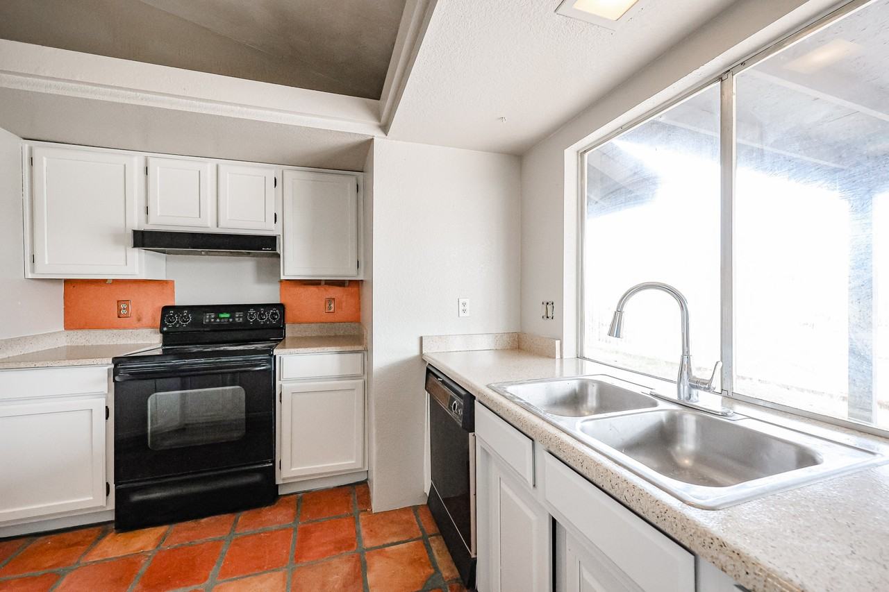 18433 N 56th Dr - Photo 7 of 25