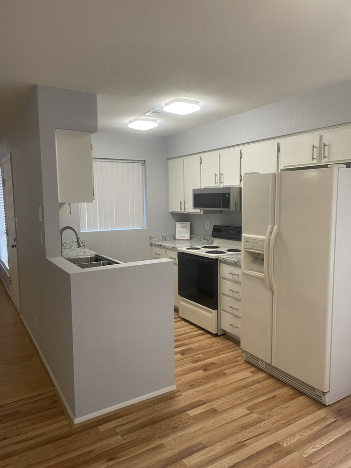 195 N Cottonwood St #5 - Photo 2 of 30