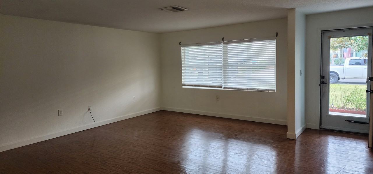 306 S Monroe St - Photo 4 of 34