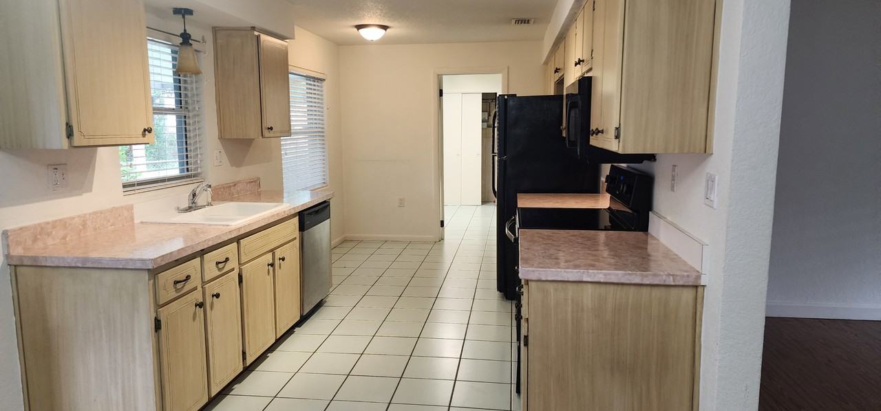 306 S Monroe St - Photo 5 of 34