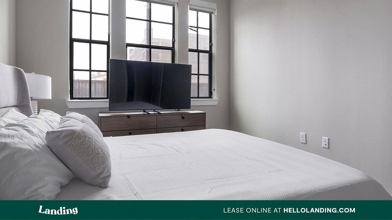 1215 Sawyer St - Photo 2 of 50