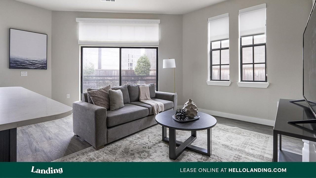 1215 Sawyer St - Photo 4 of 50