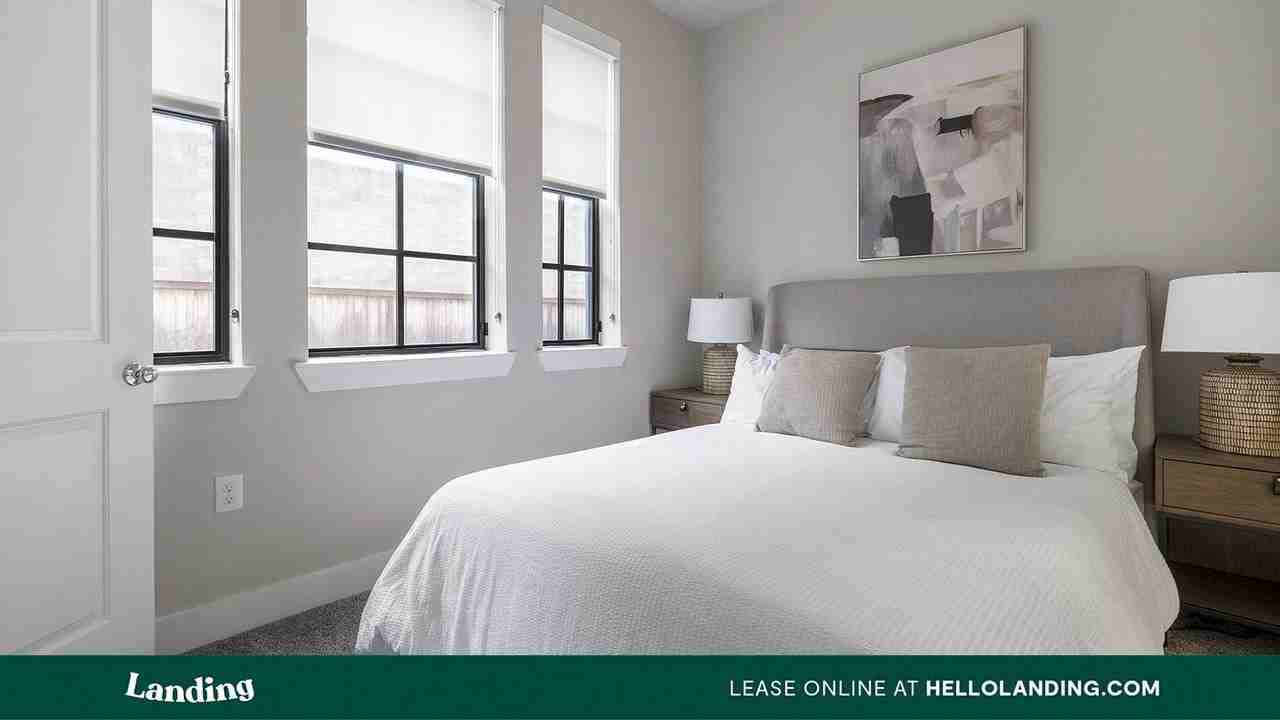 1215 Sawyer St - Photo 6 of 50