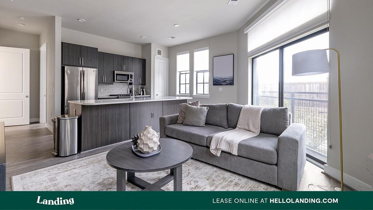 1215 Sawyer St - Photo 2 of 50