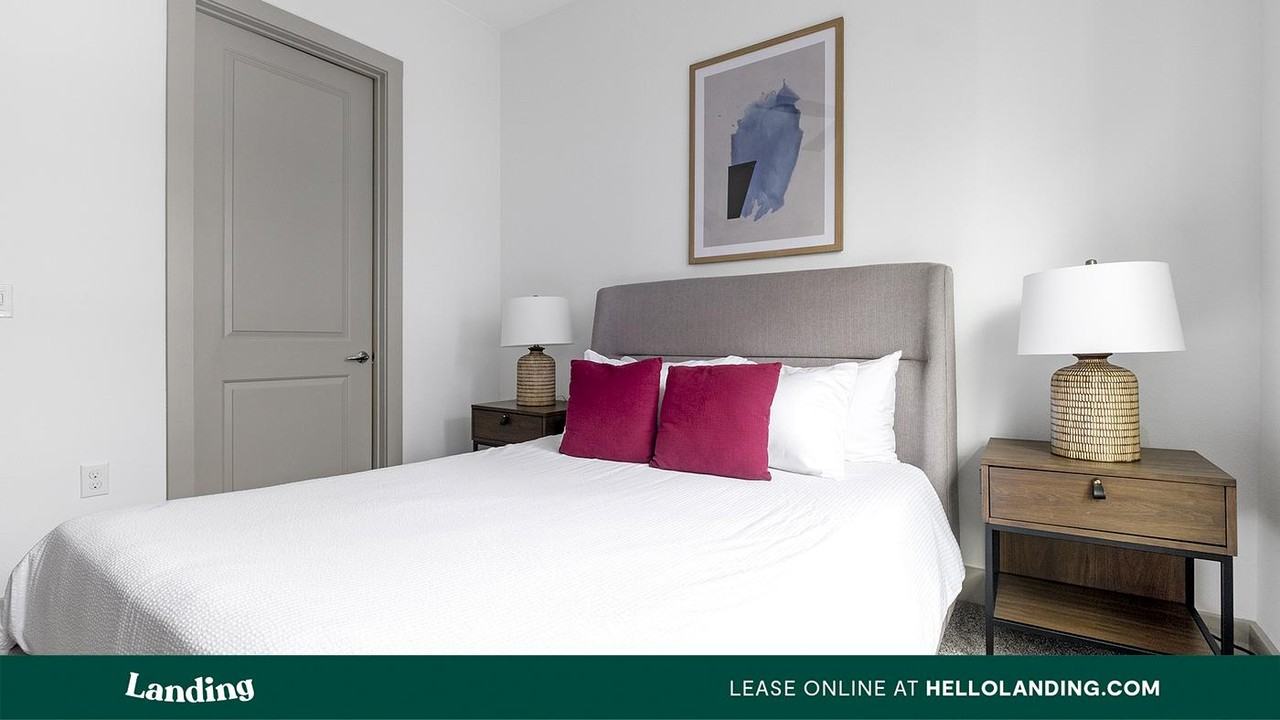 3030 Summer St - Photo 4 of 50