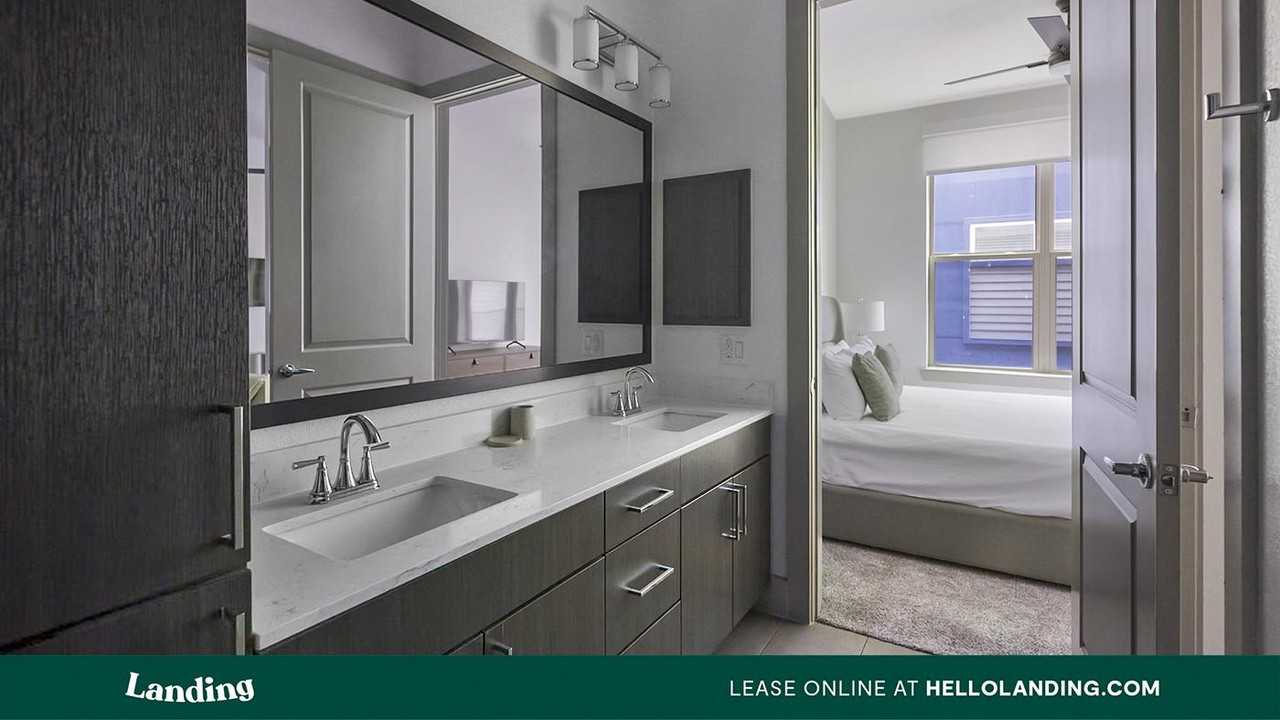 3030 Summer St - Photo 3 of 50