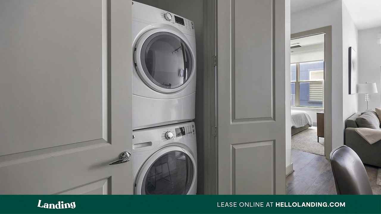 3030 Summer St - Photo 4 of 50