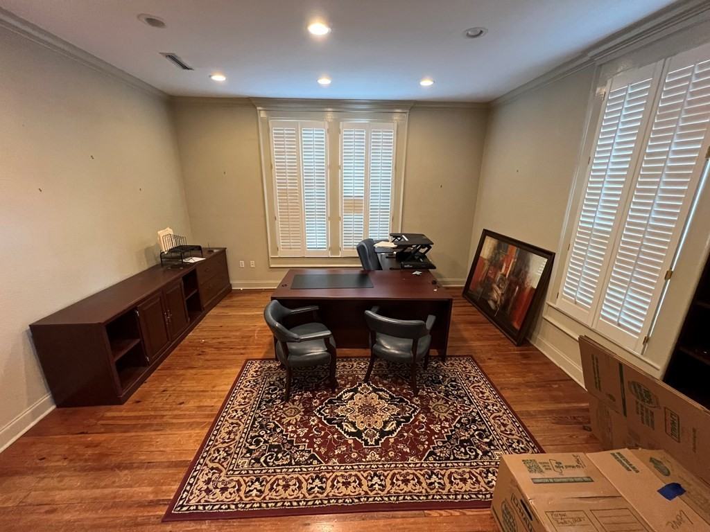 207 W Adams St - Photo 2 of 16