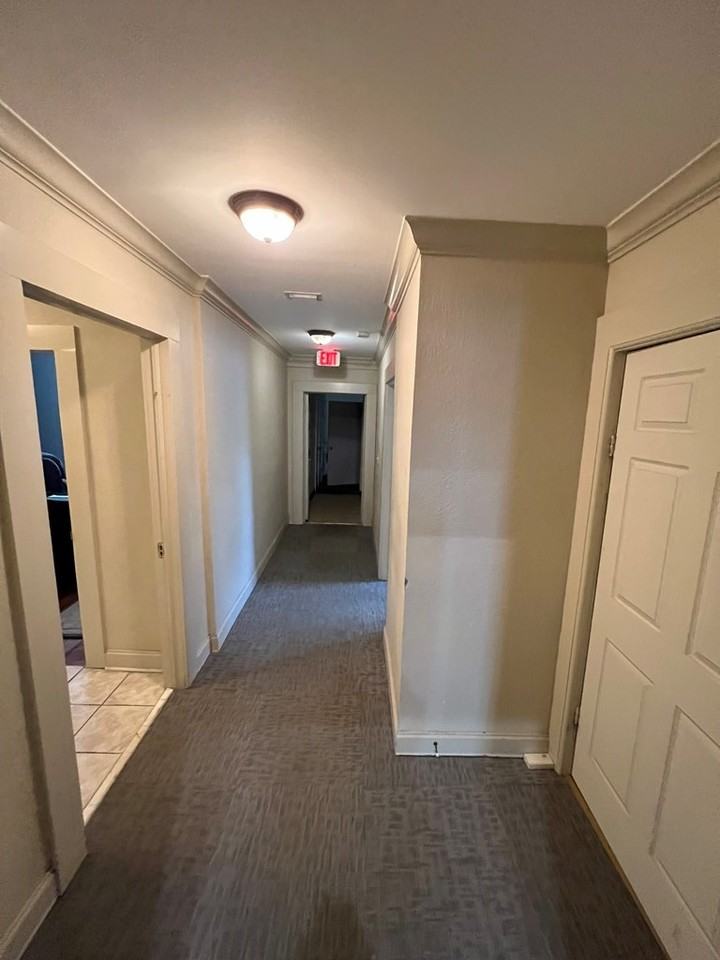 207 W Adams St - Photo 5 of 16