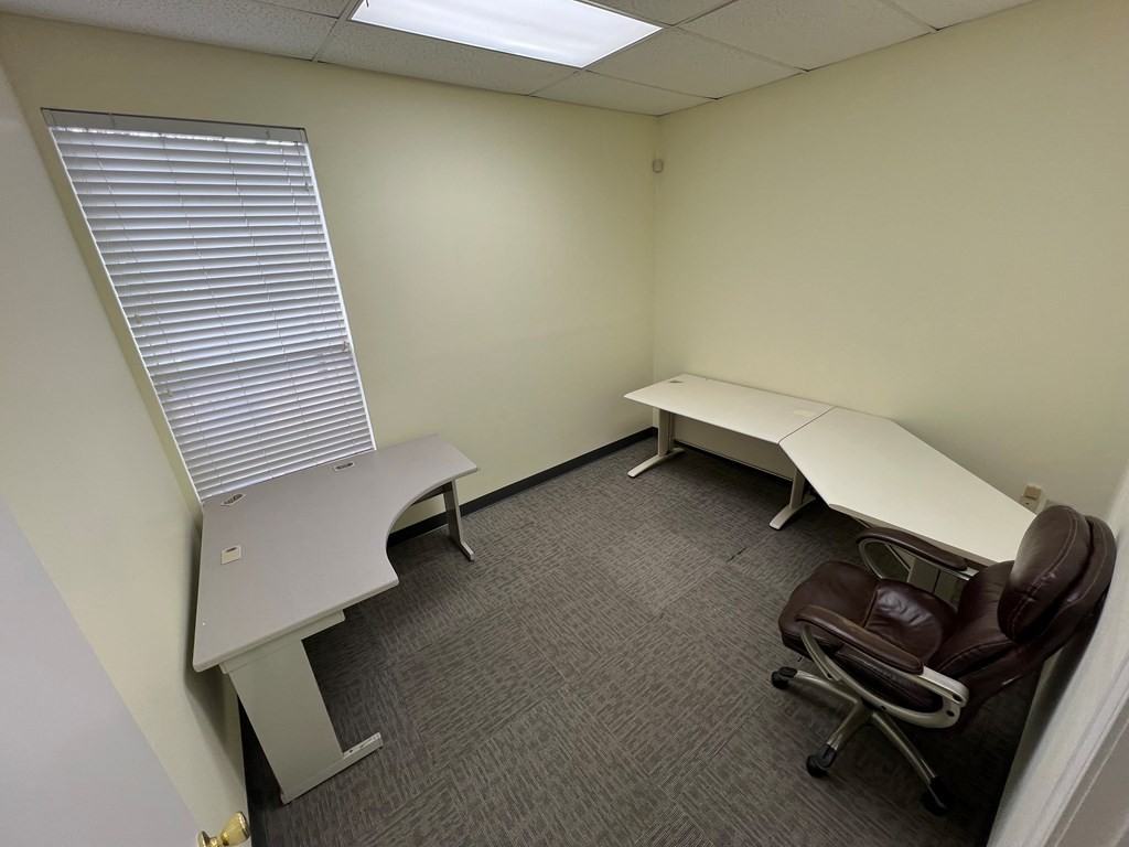 207 W Adams St - Photo 6 of 16