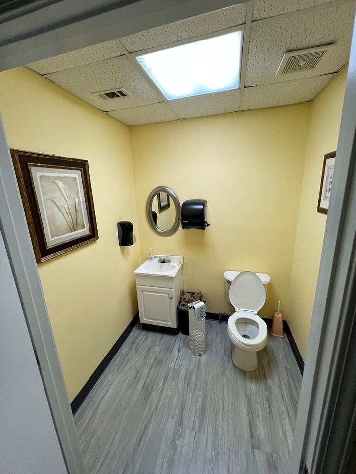 207 W Adams St - Photo 7 of 16