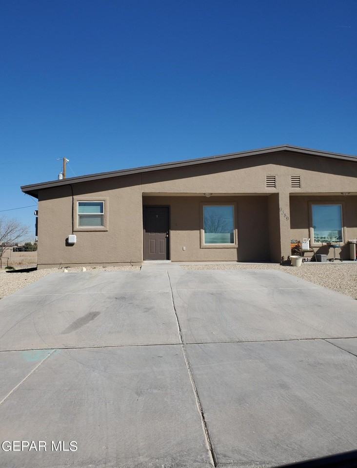 9389 San Lorenzo Ave B, El Paso, TX 79907 3 Bedroom House for 1,270