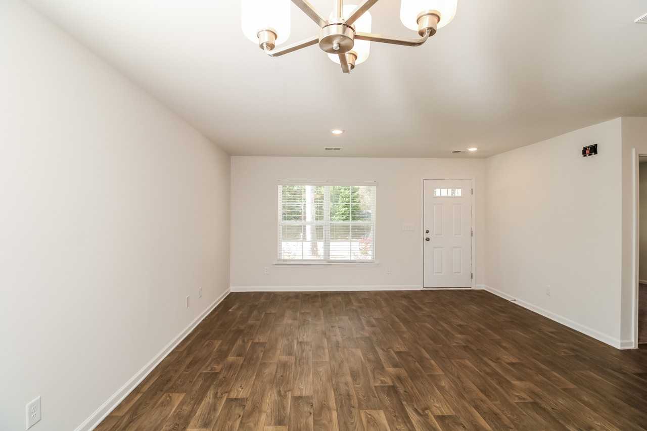 1308 Gardner St - Photo 3 of 14