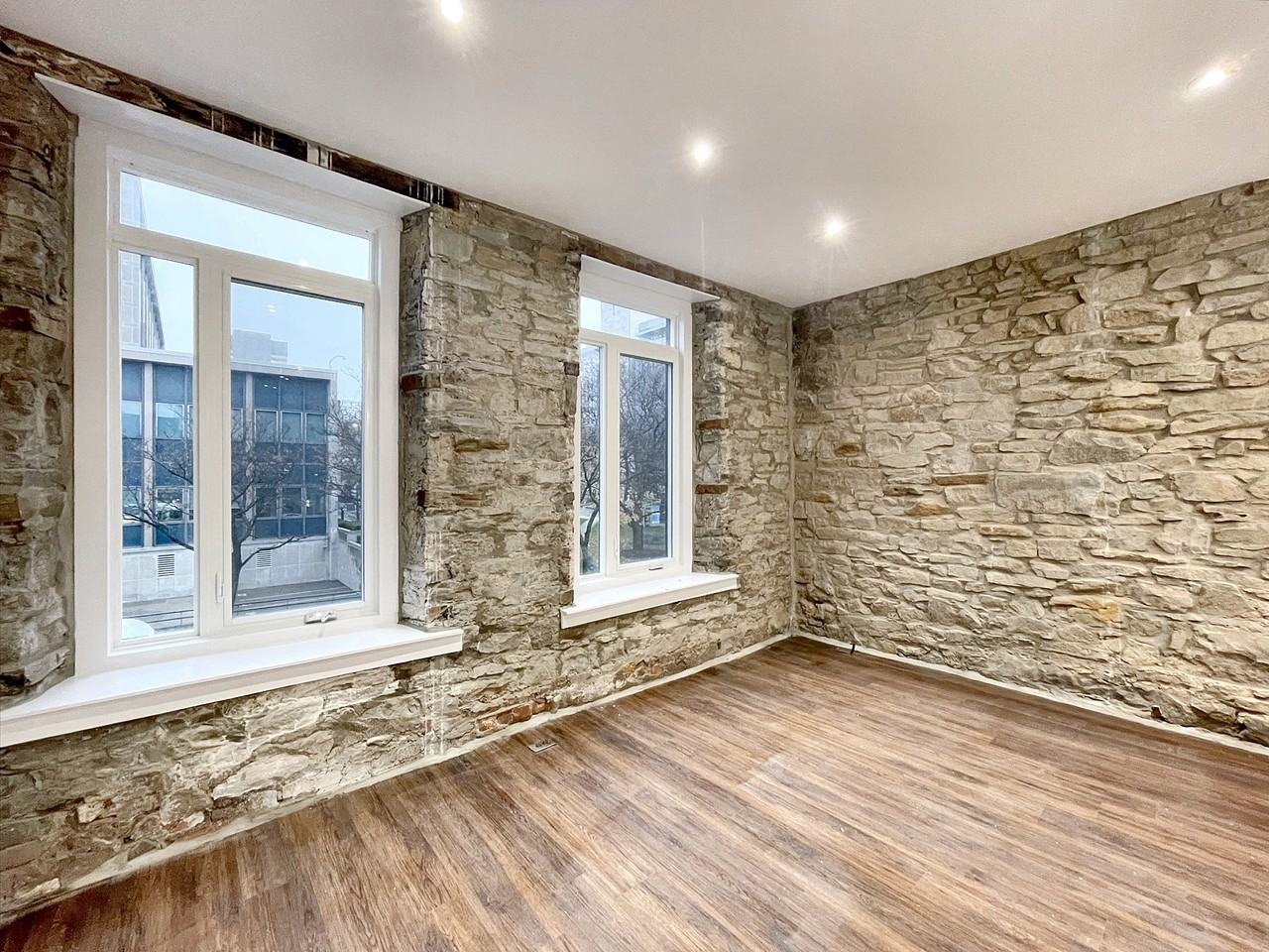 55 John Street South, Hamilton, Ontario - Photo 2 of 4