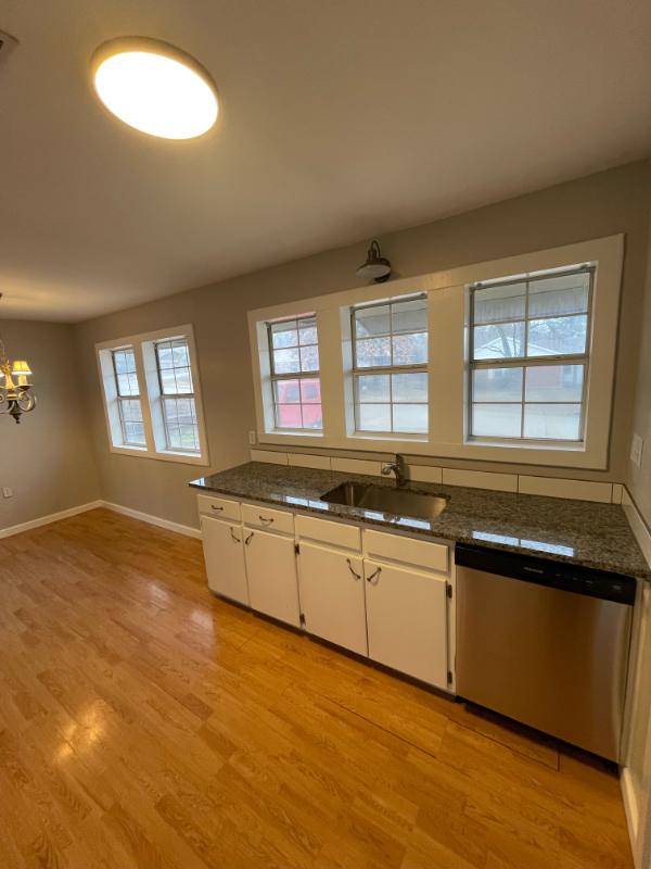 14211 Ne 5th St - Photo 3 of 8