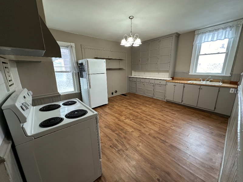 217 Henry St - Photo 2 of 9