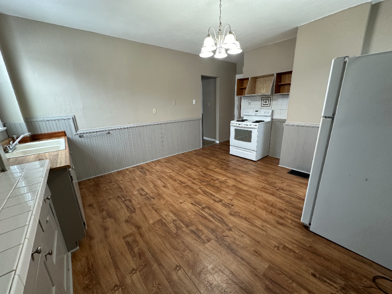 217 Henry St - Photo 3 of 9