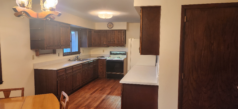 822 4th Ave - Photo 2 of 9
