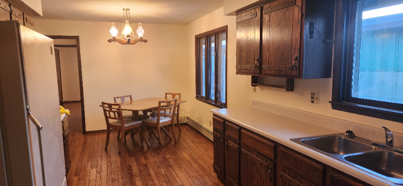 822 4th Ave - Photo 3 of 9